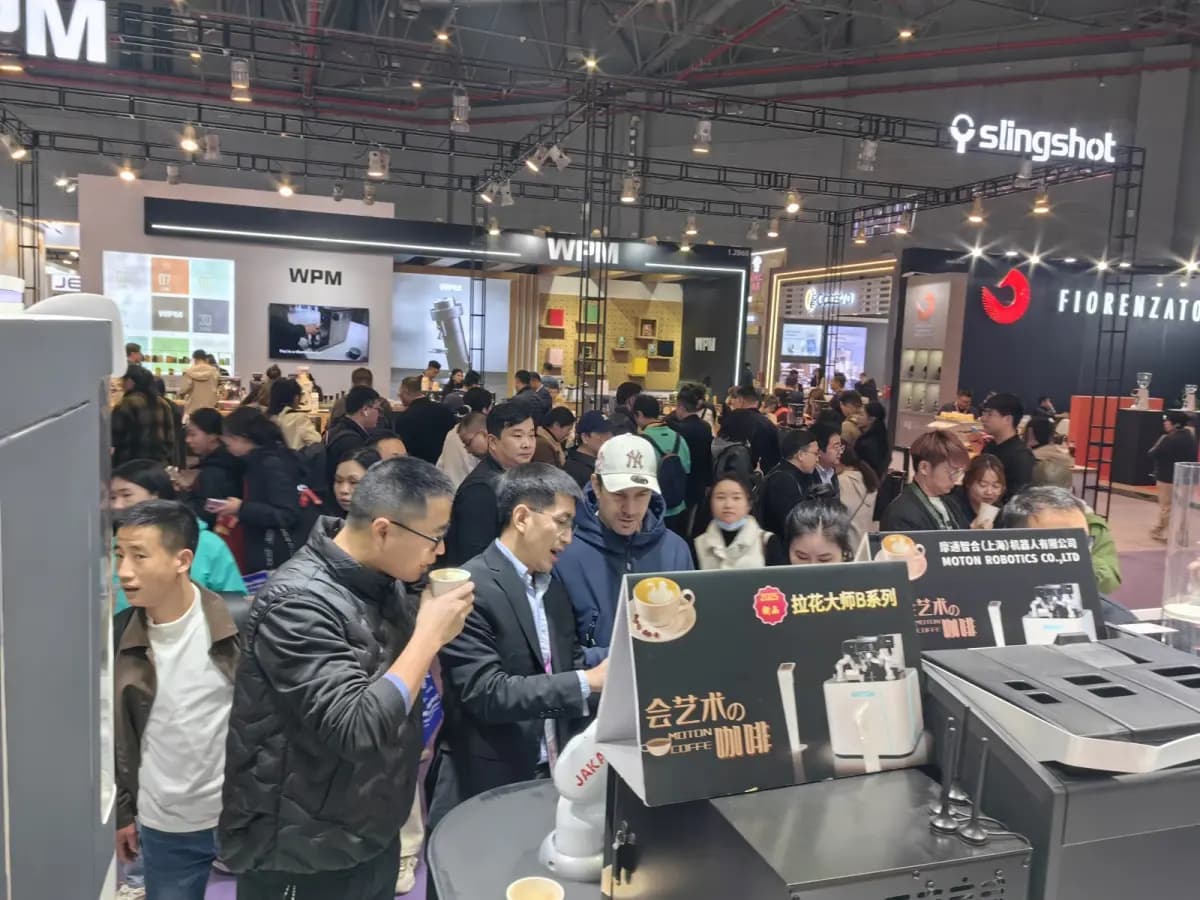 HOTELEX 现场演示，高频次出杯零误差
